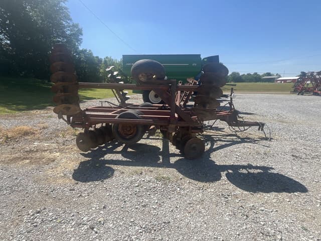 Image of International Harvester 490 equipment image 1
