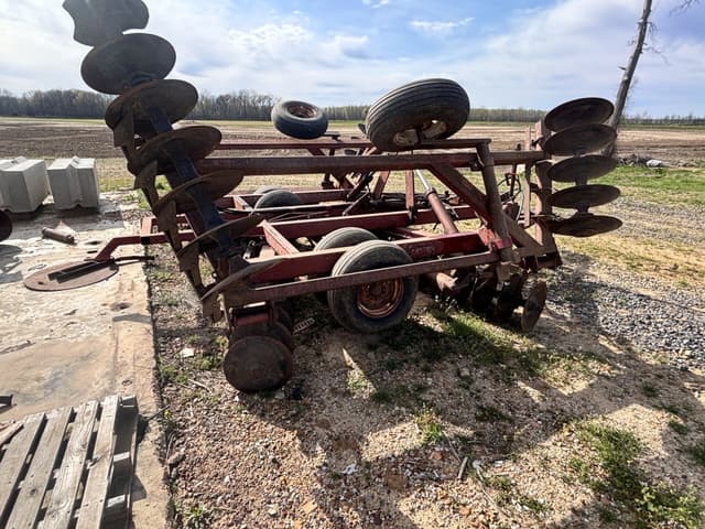 Image of International Harvester 490 equipment image 1
