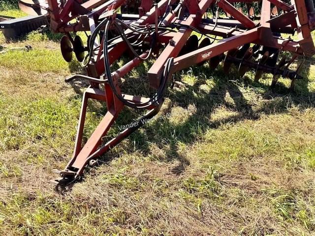 Image of International Harvester 490 equipment image 1