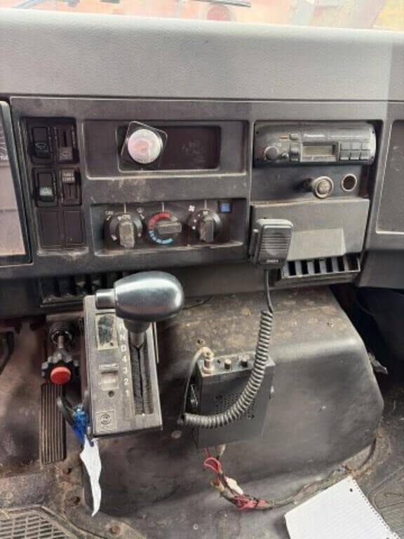 Image of International 4900 equipment image 2