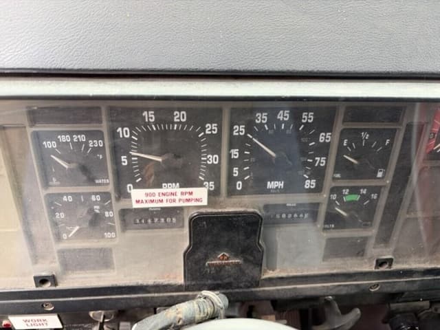 Image of International 4900 equipment image 1