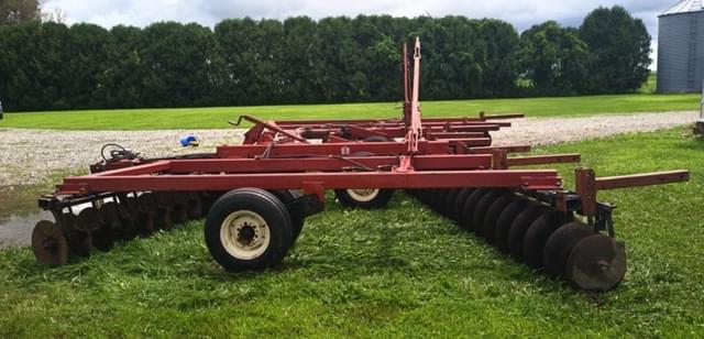 Image of International Harvester 496 equipment image 2