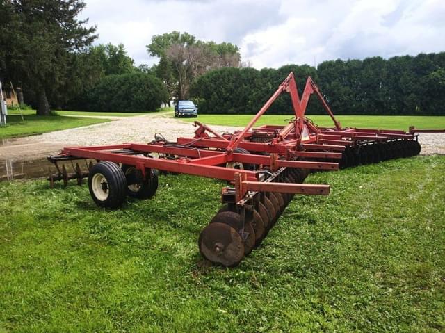 Image of International Harvester 496 equipment image 1
