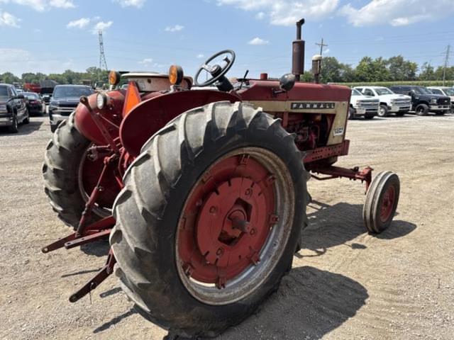 Image of Farmall 504 equipment image 3