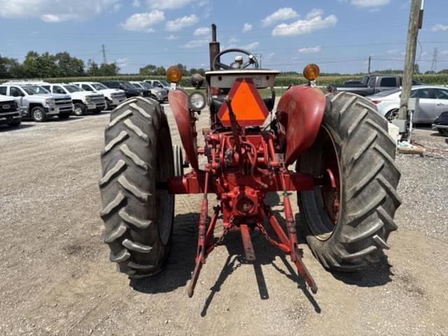 Image of Farmall 504 equipment image 2