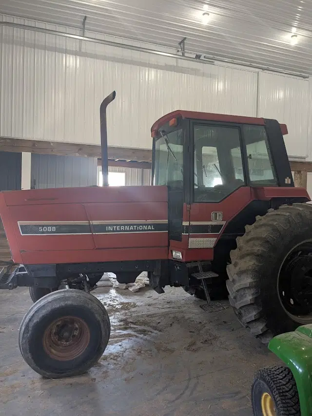 Image of International Harvester 5088 equipment image 1