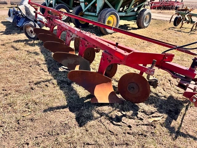 Image of International Harvester 510 equipment image 2