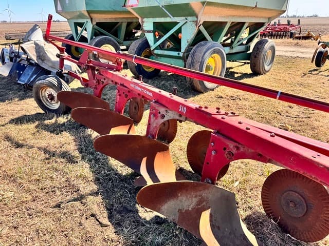 Image of International Harvester 510 equipment image 3