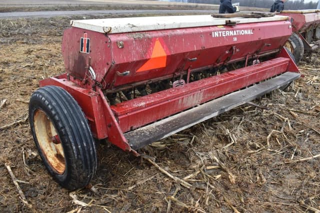 Image of International Harvester 510 equipment image 3