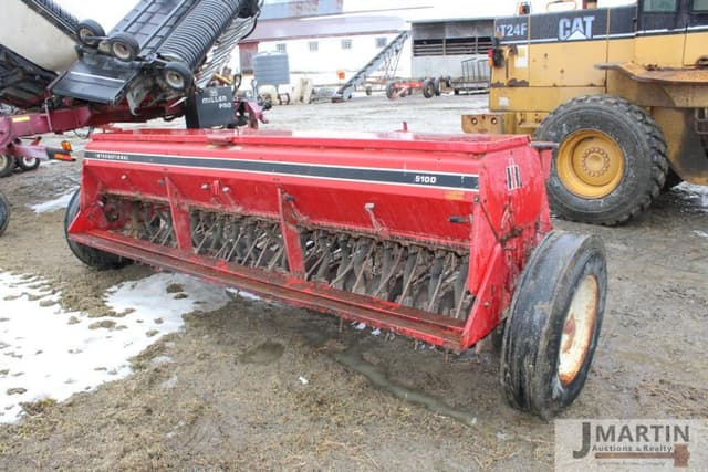 Image of International Harvester 5100 equipment image 2
