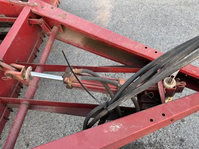 Image of International Harvester 5100 equipment image 3