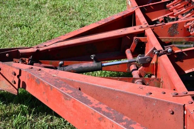Image of International Harvester 5100 equipment image 2