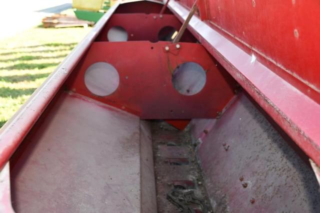Image of International Harvester 5100 equipment image 4