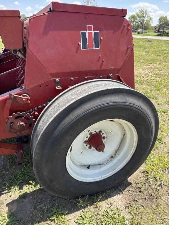 Image of International Harvester 5100 equipment image 2