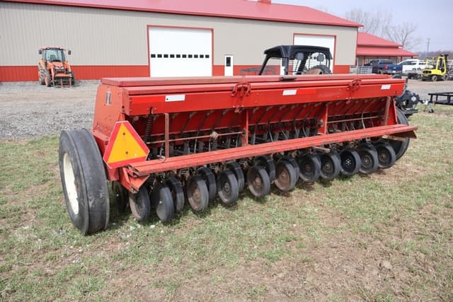 Image of International Harvester 5100 equipment image 2
