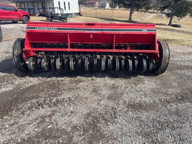 Image of International Harvester 5100 equipment image 2