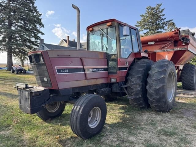 Image of International Harvester 5288 equipment image 4