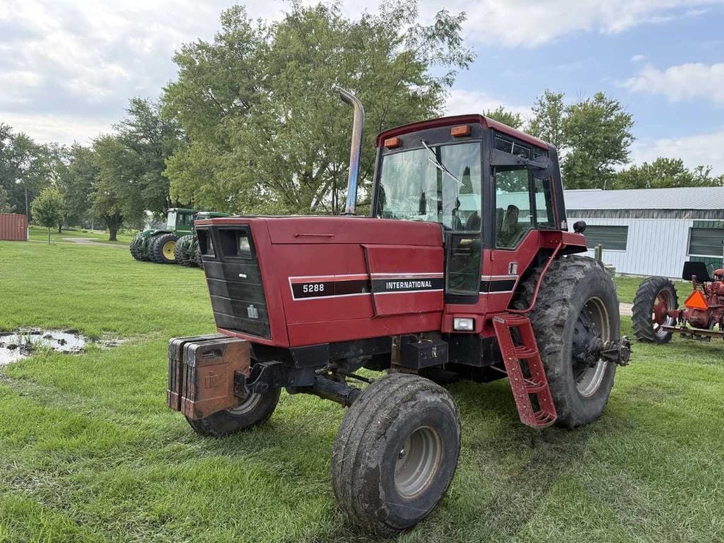 International Harvester 5288 Equipment Image0