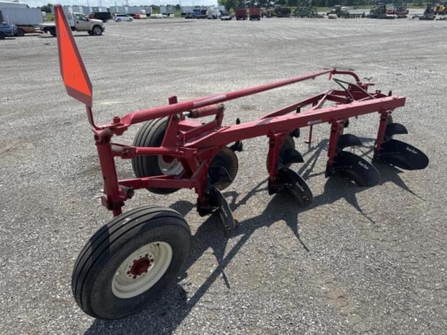 Image of International Harvester 540 equipment image 2