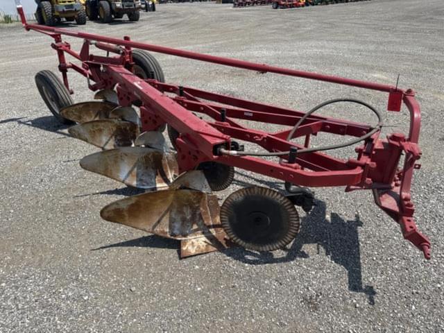Image of International Harvester 540 equipment image 3
