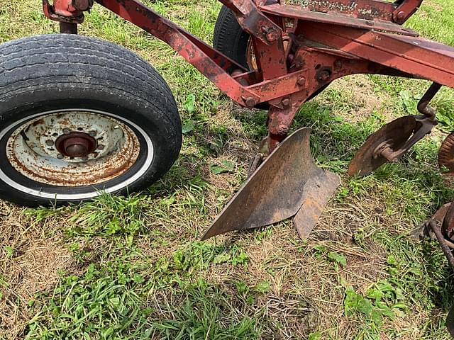 Image of International Harvester 540 equipment image 4