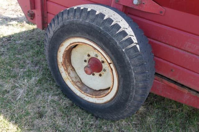 Image of International Harvester 540 equipment image 2