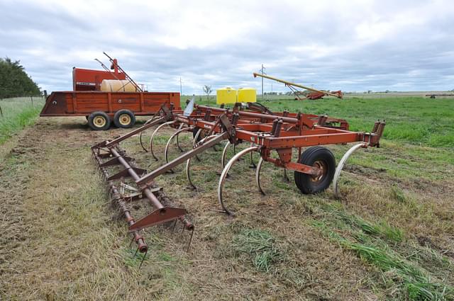 Image of International Harvester 55 equipment image 4