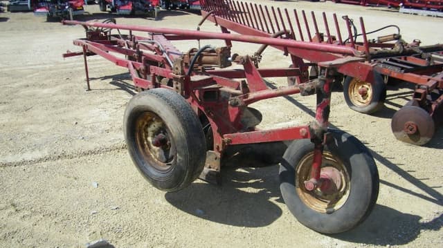 Image of International Harvester 550 equipment image 1