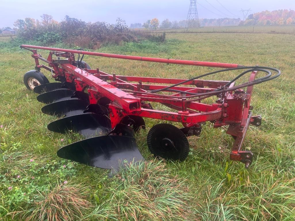 Main image International Harvester 560