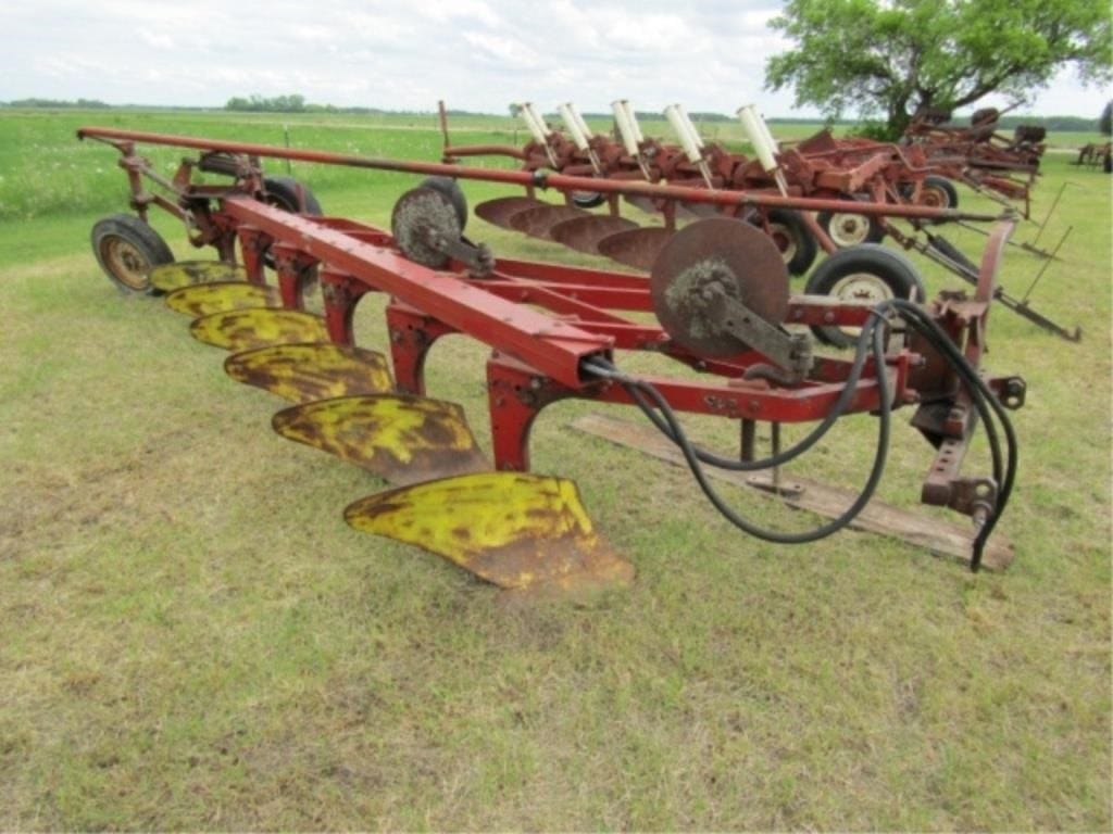 International Harvester 560 Equipment Image0