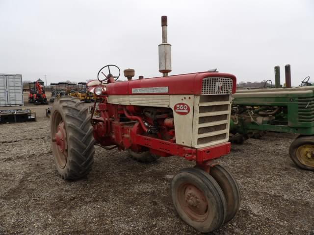 Image of International Harvester 560 Image 0