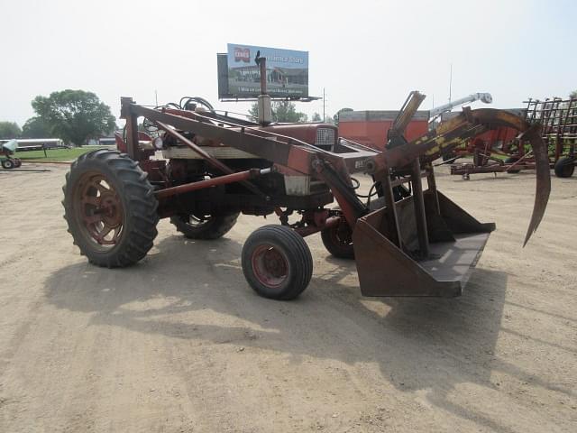 Image of International Harvester 560 equipment image 4