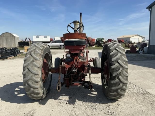 Image of International Harvester 560 equipment image 3