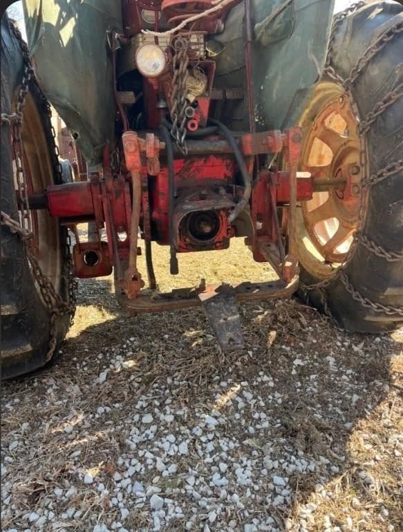 Image of International Harvester 560 equipment image 3