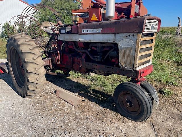 Image of International Harvester 560 Image 1