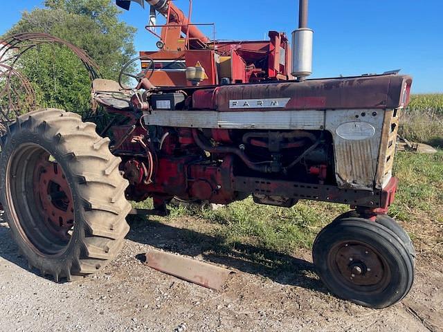 Image of International Harvester 560 Image 0