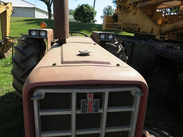 Image of International Harvester 574 equipment image 4