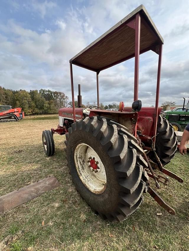 Image of International Harvester 574 equipment image 4