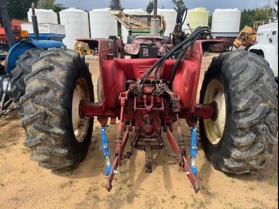 Image of International Harvester 574 equipment image 4