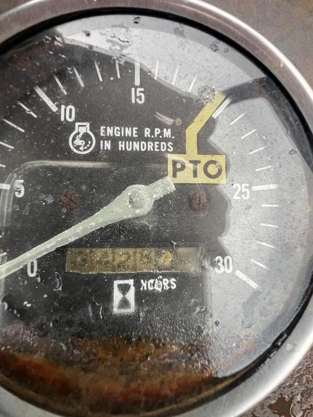 Image of International Harvester 574 equipment image 1