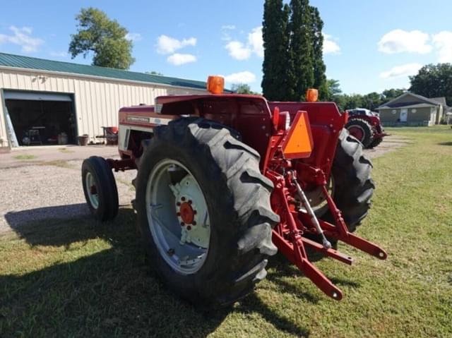 Image of International Harvester 574 equipment image 3