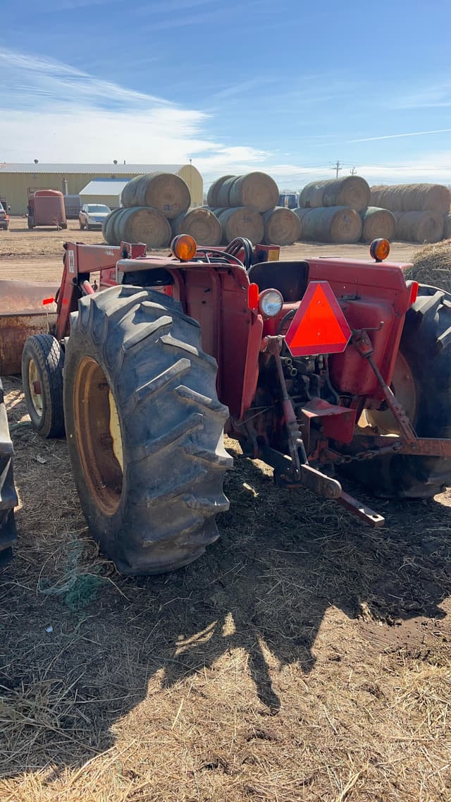 Image of International Harvester 574 equipment image 4