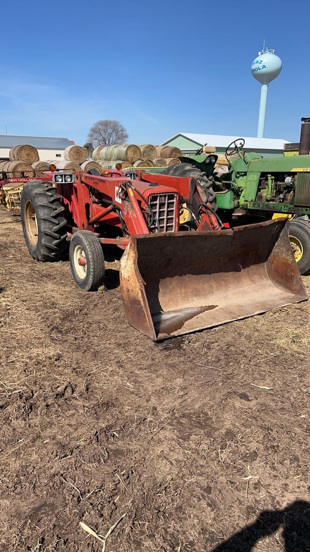Image of International Harvester 574 equipment image 1