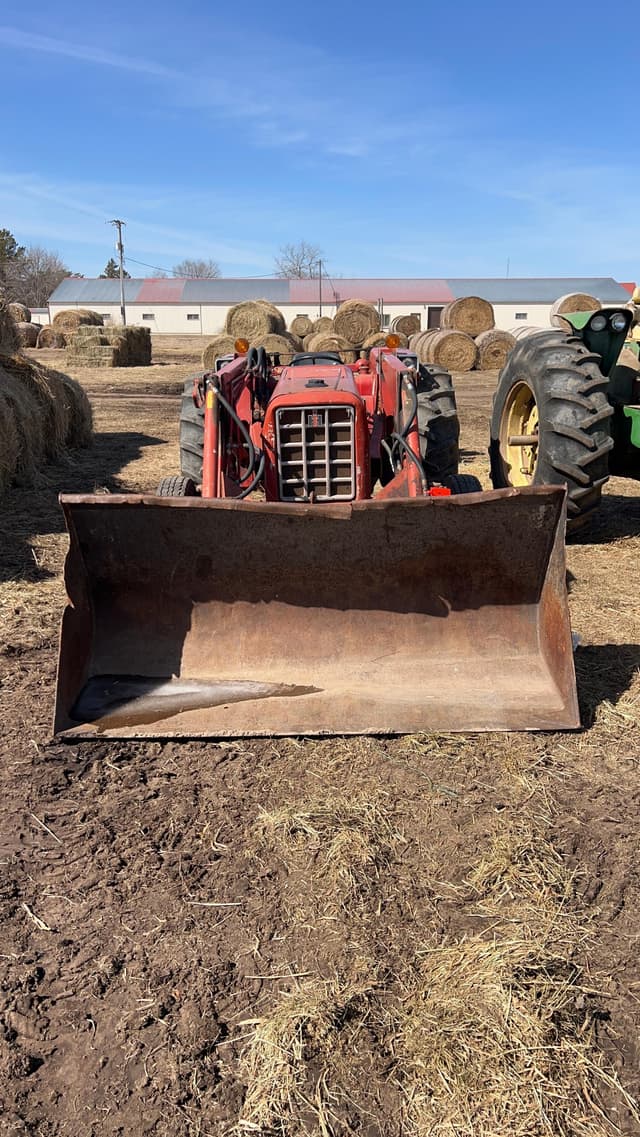 Image of International Harvester 574 equipment image 2