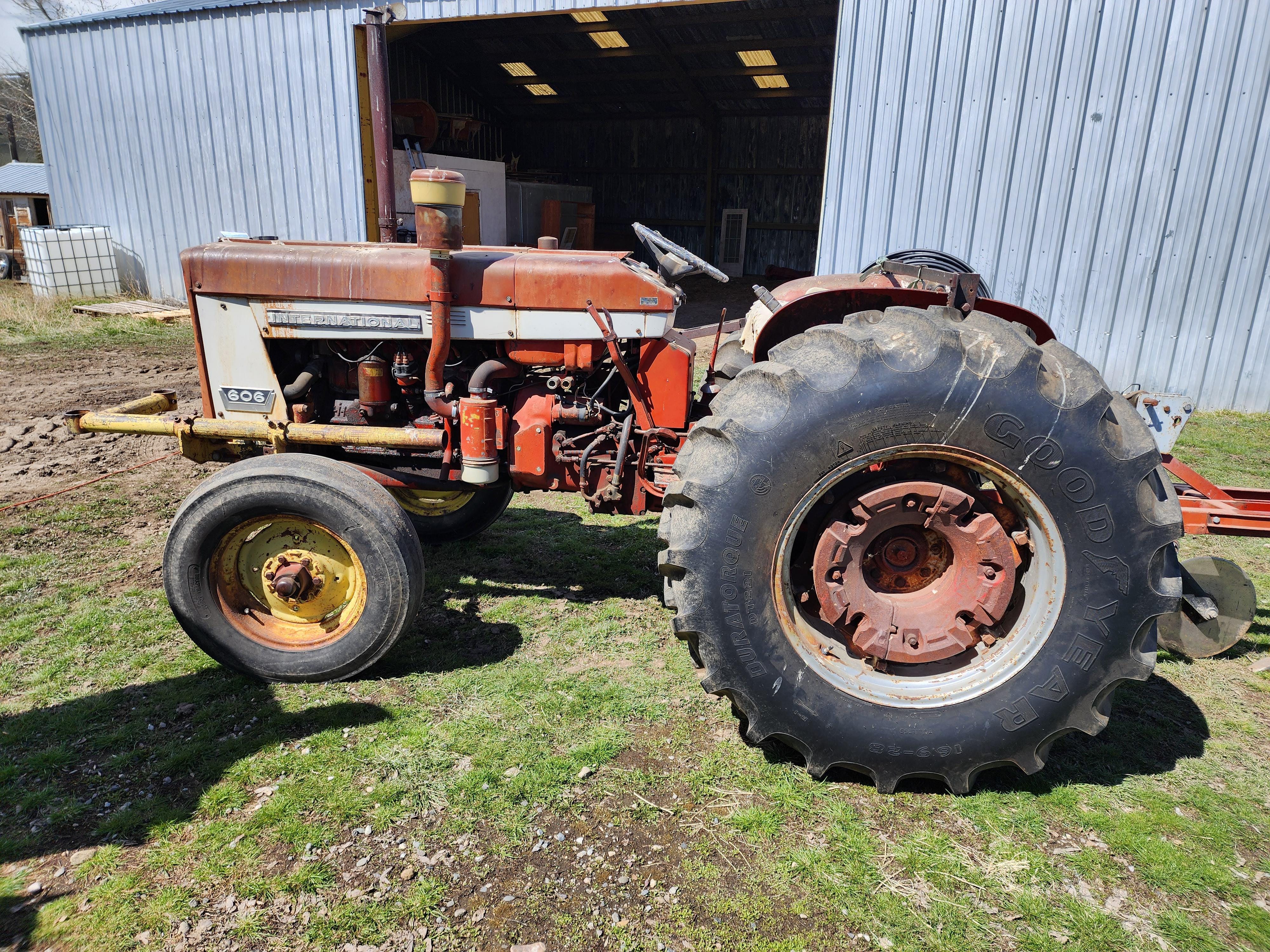 Main image International Harvester 606