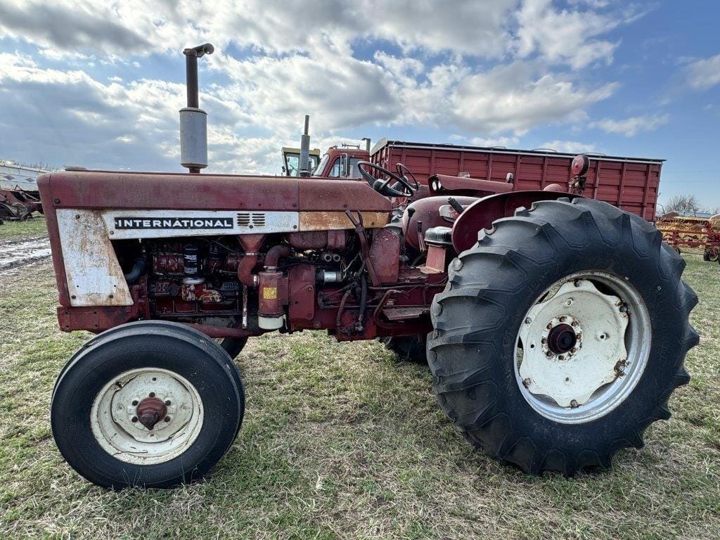 Main image International Harvester 606