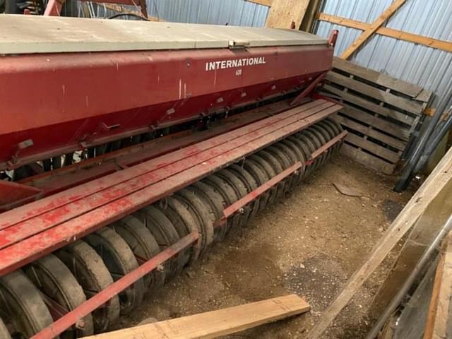 Image of International Harvester 620 equipment image 2