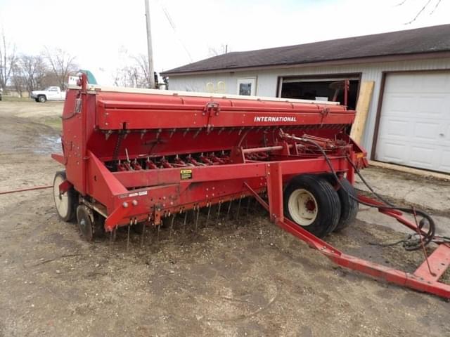 Image of International Harvester 620 equipment image 1