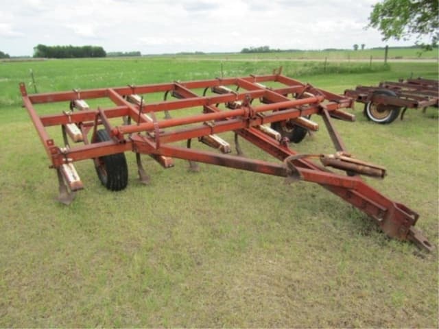 Image of International Harvester 645 equipment image 4