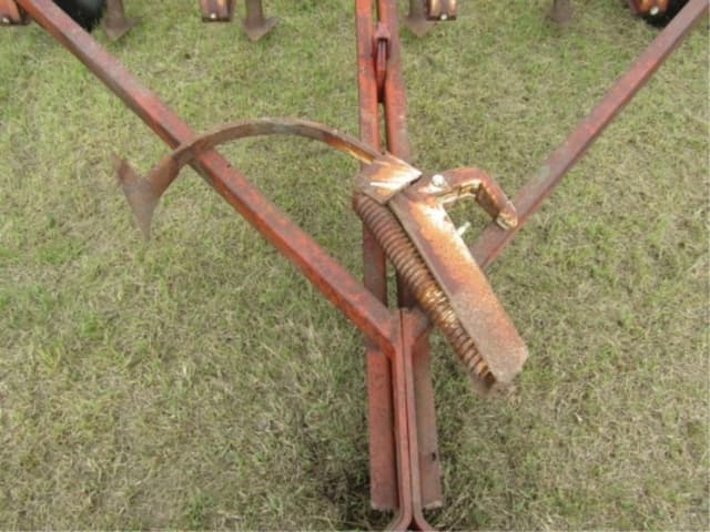 Image of International Harvester 645 equipment image 2